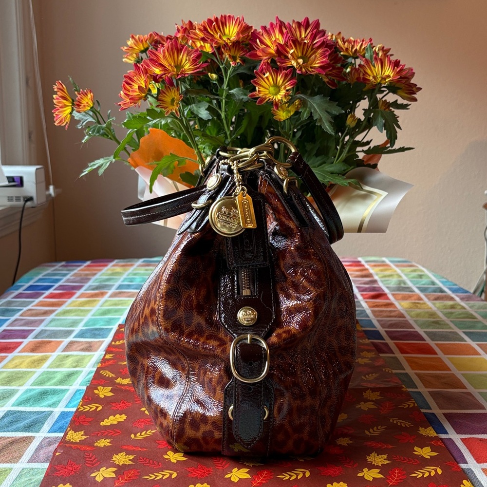 🐆 COACH VINTAGE  PATIENT LEATHER BAG WITH NWT BAG  CHARM 🐆 - Picture 9 of 14